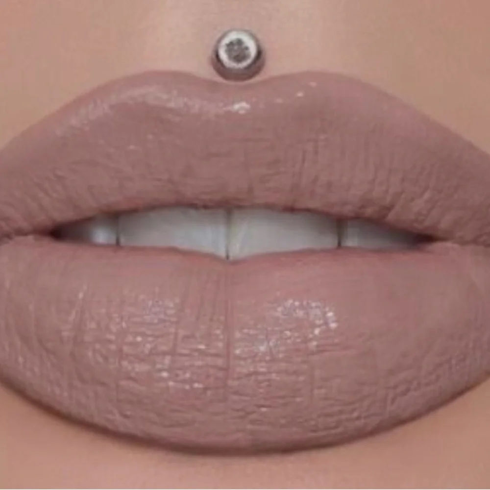 Jeffree Star ‘Naked In The Dark’ Supreme Gloss by Jeffree Star - Picture 2 of 2